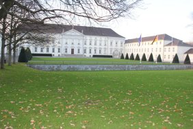 schloss-bellevue_15849534376_o.jpg