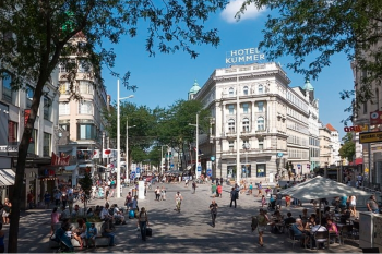 20260430_TOURISM_Booming_City.png