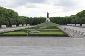 soviet-war-memorial-monument_14791801147_o.jpg