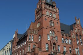 steglitz-townhall-from-the-side_15138613105_o.jpg