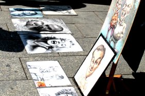 street-artist-at-alexanderplatz_14921846051_o.jpg