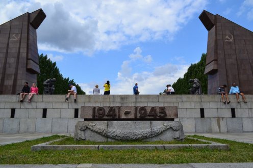 soviet-war-memorial-monument_14791777838_o.jpg
