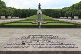 soviet-war-memorial-monument_14791807987_o.jpg