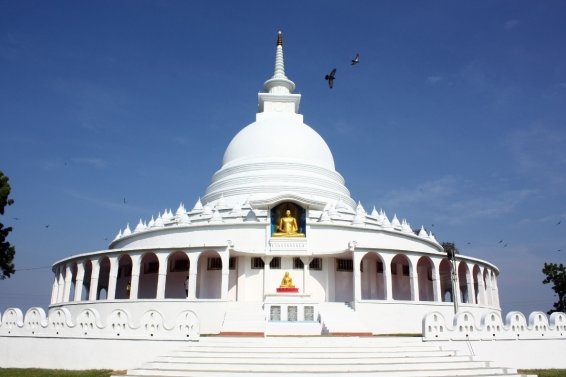 Peace_Pagoda,_Ampara.JPG