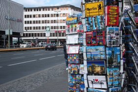berlin-souvenir-shop-zoo_14856565967_o.jpg