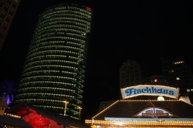 weihnachtsmarkt---potsdamer-platz_15788262409_o.jpg
