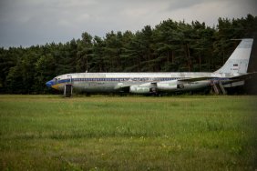 old-plane-at-tegel-airport_15098763782_o.jpg