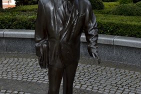 statue-in-moabit_14877006577_o.jpg
