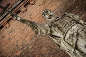 one-of-the-monument-from-victory-avenue_15099008532_o.jpg