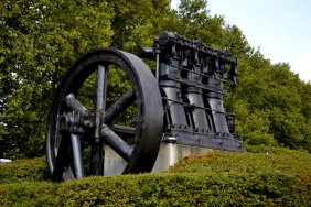 water-pump-installment-in-moabit_15060536281_o.jpg