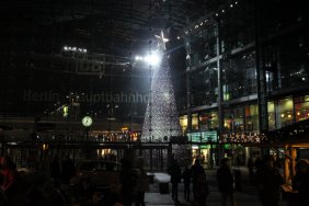weihnachtsmarkt---hauptbahnhof_15948526286_o.jpg