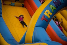 kids-has-fun-near-spandau-rathaus_14912324630_o.jpg