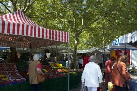 fruit-stall-on-a-perfect-day-in-steglitz_15138257352_o.jpg