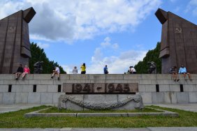 soviet-war-memorial-monument_14791777838_o.jpg