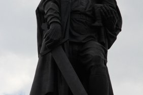 soviet-war-memorial-monument_14791750798_o.jpg