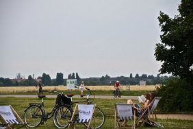 reading-at-tempelhof_14760453573_o_52475059568_o.jpg