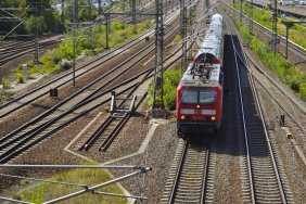 s-bahn-in-moabit_14876864049_o.jpg